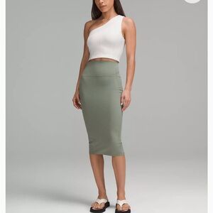 Lululemon Nulu Slim Fit HR Skirt